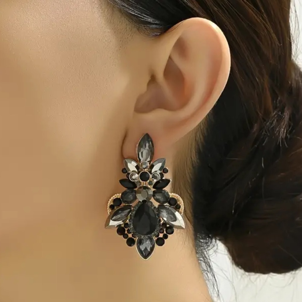 🖤Beautiful Black Iridescent Crystal Drop Earrings